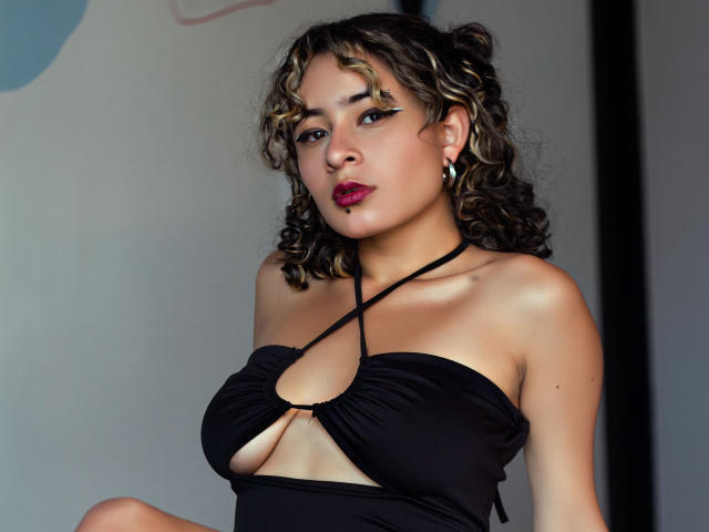 AlexiaBloom - Sexe cam en vivo - 14804430