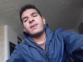 BrattSexy - Live sex cam - 14850922