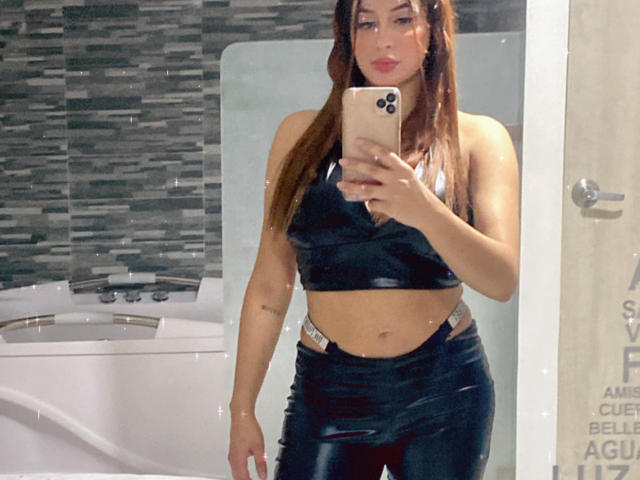 EmilyParkerr - Live porn &amp; sex cam - 14943490