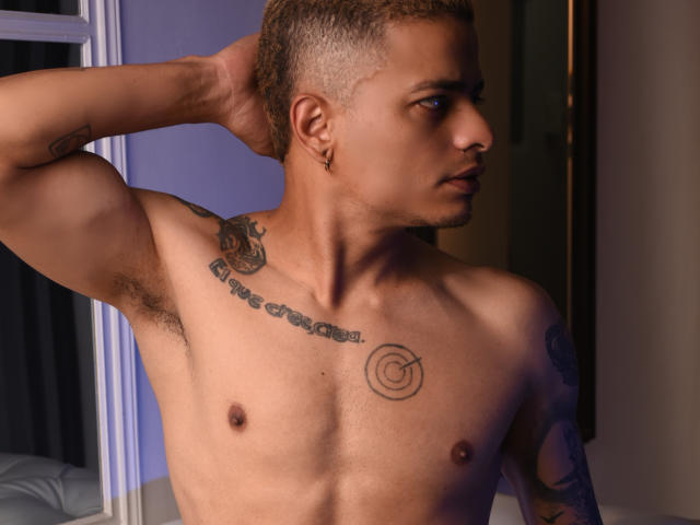 JohnyColer - Live sex cam - 14944090