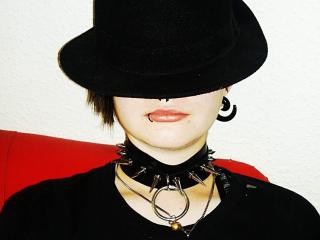 LaraGoldwin - Live porn &amp; sex cam - 15070670