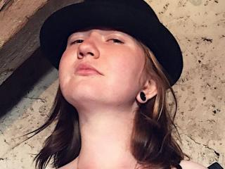 LaraGoldwin - Live porn &amp; sex cam - 15070678