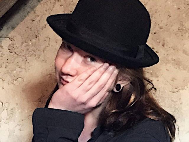 LaraGoldwin - Live porn &amp; sex cam - 15070682