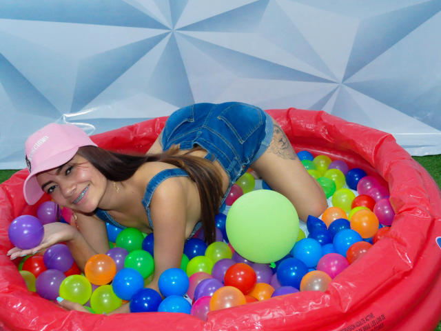 LiannaBrow - Live Sex Cam - 15149174