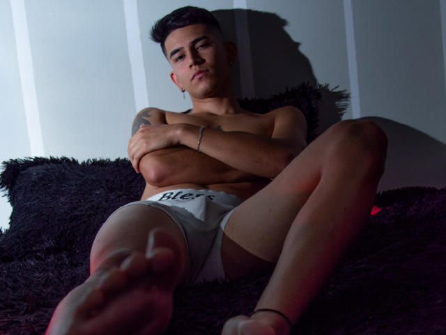 ThomiasMore - Live sex cam - 15183222