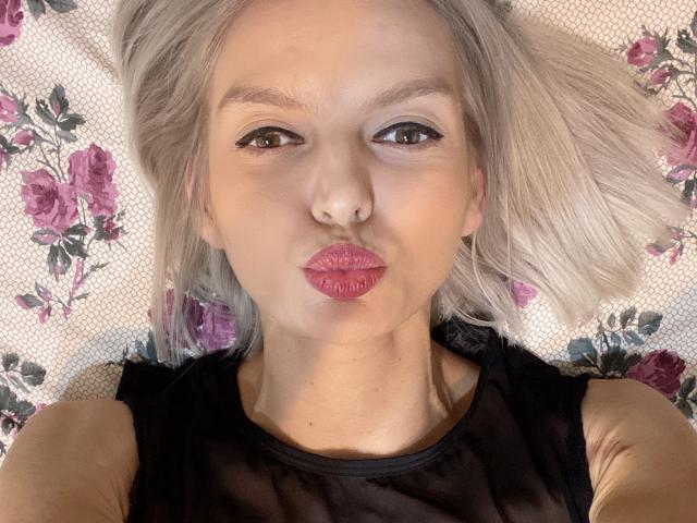 DouceAmelia - פורנו בשידור חי ומצלמת סקס - 15213102