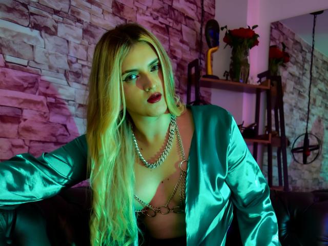 FiorellaStrong - Live porno og sexkamera - 15255014