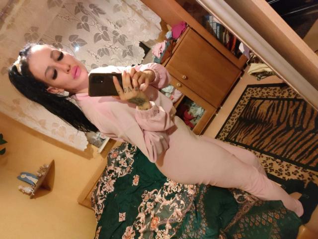 NikkiSpecial - Live sex cam - 15260362