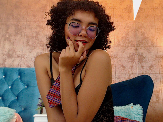 MitchGarci - Élő pornó és szexkamera - 15281642