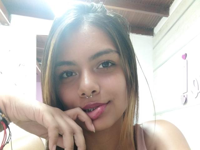 EmilyRobeerts - Camera khiêu dâm &amp; quyến rũ trực tiếp - 15298950