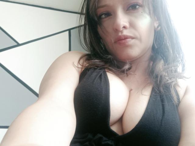 CharlotteLatin69 - Sexe cam en vivo - 15321938