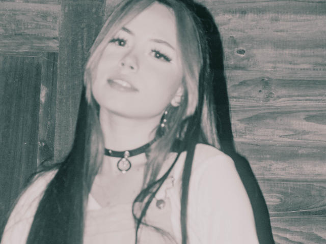 AnnieJules - פורנו בשידור חי ומצלמת סקס - 15333750