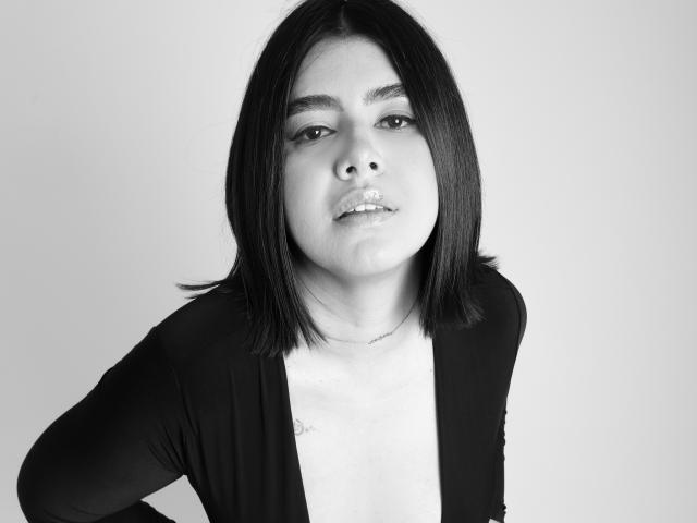 AnnikaRose - Live sex cam - 15379490