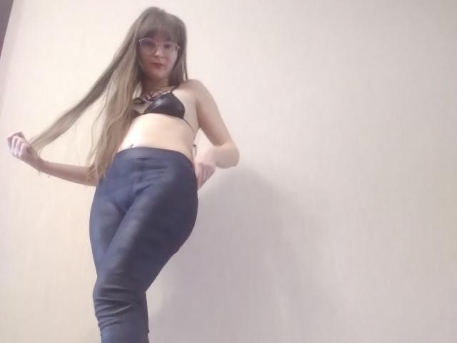 KiraGoldens - Live sex cam - 15445802