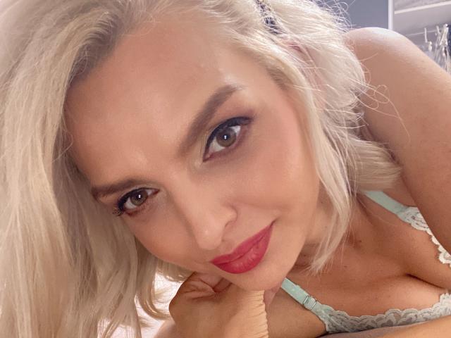 DouceAmelia - פורנו בשידור חי ומצלמת סקס - 15484734