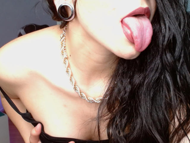 ValerieHang - Live sex cam - 15559385