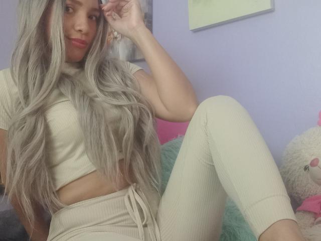 Carolinaz - сексуальная веб-камера в реальном времени - 15562790