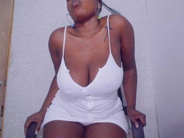 EmiraHot - ライブポルノ&amp;セックスカム - 15585506