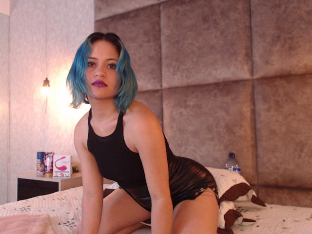 CassieJones - Live porn &amp; sex cam - 15587216