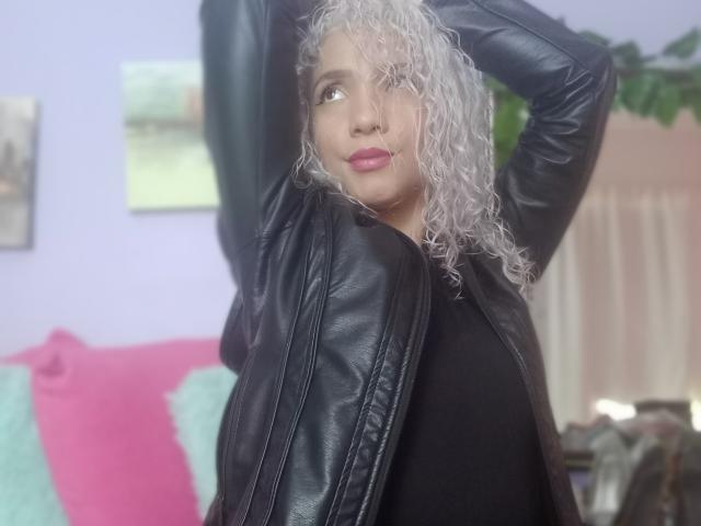 Carolinaz - сексуальная веб-камера в реальном времени - 15612438