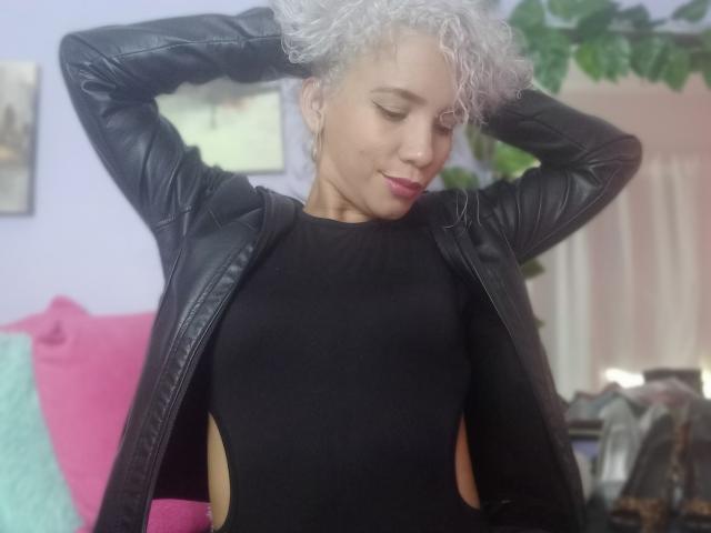 Carolinaz - сексуальная веб-камера в реальном времени - 15612442