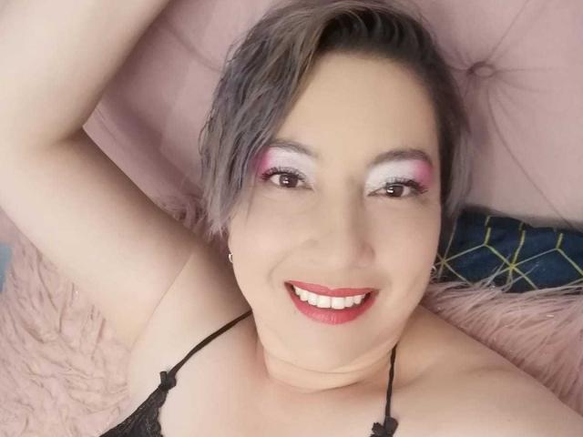 RoxanneBigBoobs - Live sex cam - 15681658