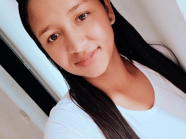 SaraBeckett - Élő pornó és szexkamera - 15704894