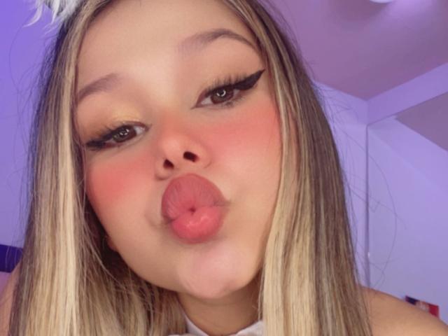 LilaLutz - Élő pornó és szexkamera - 15719194