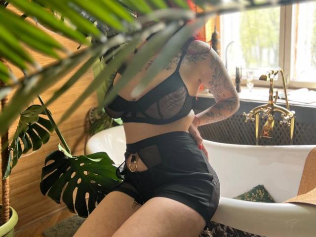 Innysik - Live sex cam - 15739074