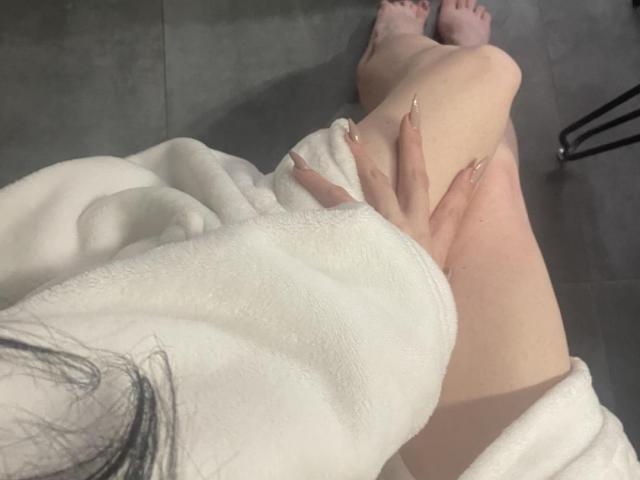 RozalinaPleasure - Live porn &amp; sex cam - 15769834