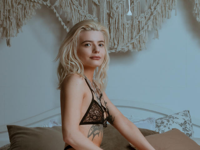 KarinaCocks - Live porn &amp; sex cam - 15785874
