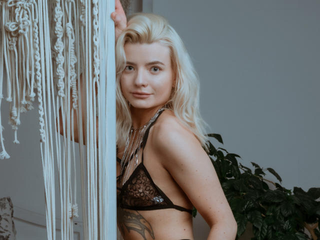 KarinaCocks - Live porn &amp; sex cam - 15786014