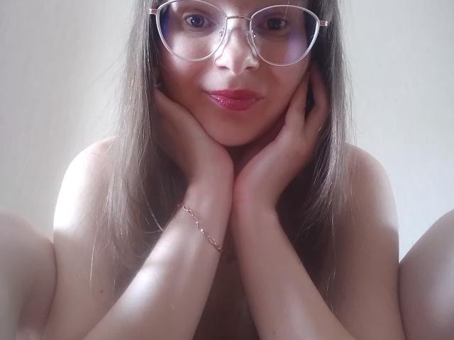 KiraGoldens - Live porn &amp; sex cam - 15827246