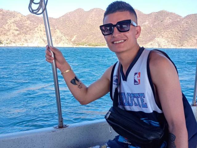 ShatSex - Live porn &amp; sex cam - 15827650