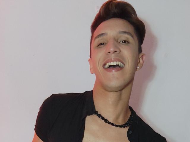 CollinsAngelo - Live sex cam - 15830538