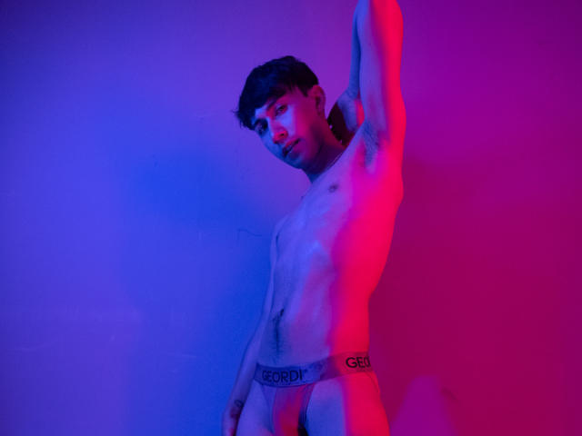 OliverMJ - Porno na żywo i seks kamera - 15847538