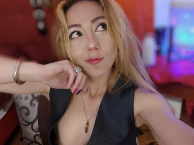 KhrystineBrulant - Live Sex Cam - 15882110