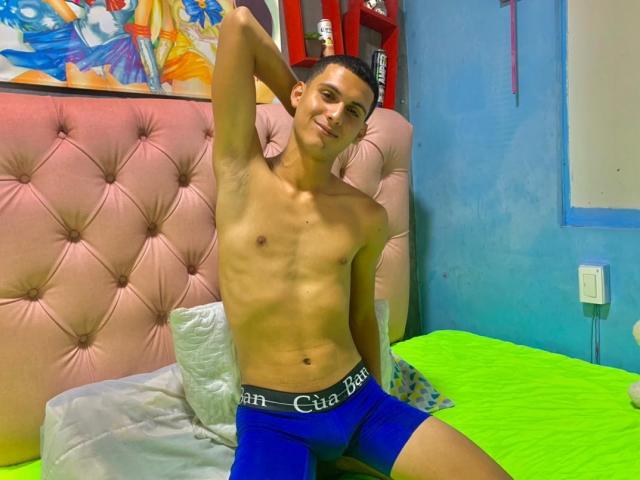 JamesRocky - Live Sex Cam - 15905786