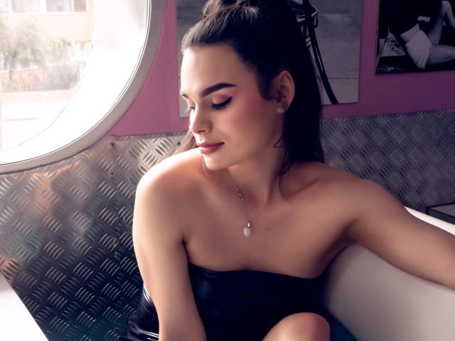 CharlotteBroown - פורנו בשידור חי ומצלמת סקס - 15915466