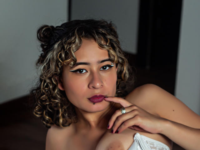 AlexiaBloom - Sexe cam en vivo - 15927262