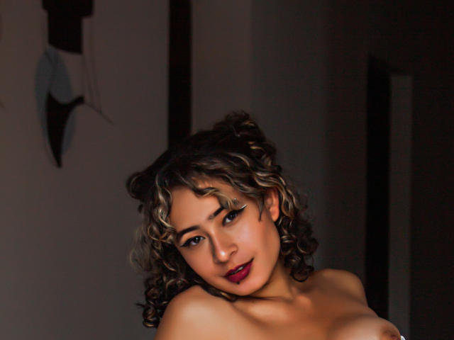 AlexiaBloom - Sexe cam en vivo - 15927274