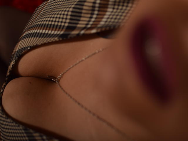 SalmaBrown - Live porno og sexkamera - 15942078