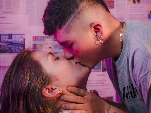 EmilyAndAdelee - Sexe cam en vivo - 15945818