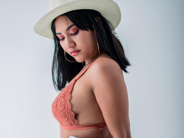 IrinaShery - Élő pornó és szexkamera - 15962418