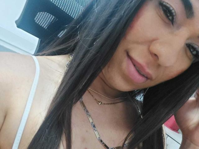 CloeMullerX - Live sex cam - 15978522