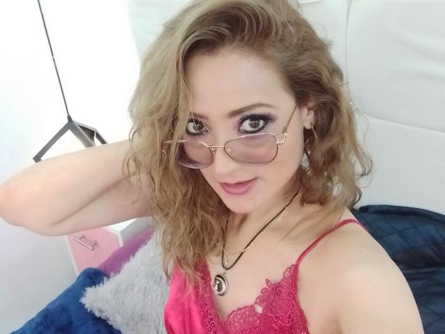 LucyRosiekus - Camera khiêu dâm &amp; quyến rũ trực tiếp - 15981530