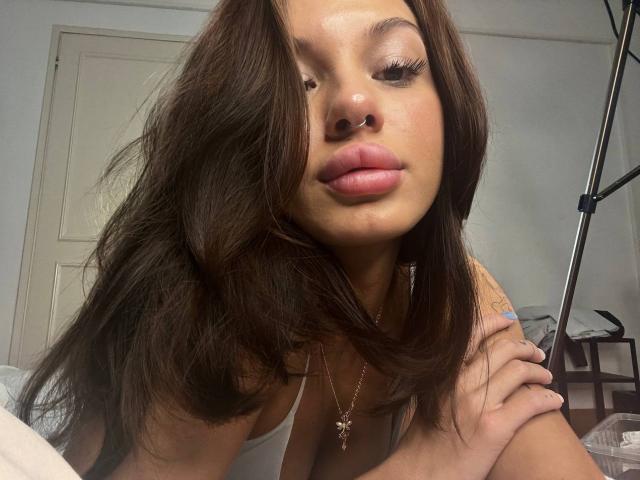 JuicyKhloe - Live Sex Cam - 16008090