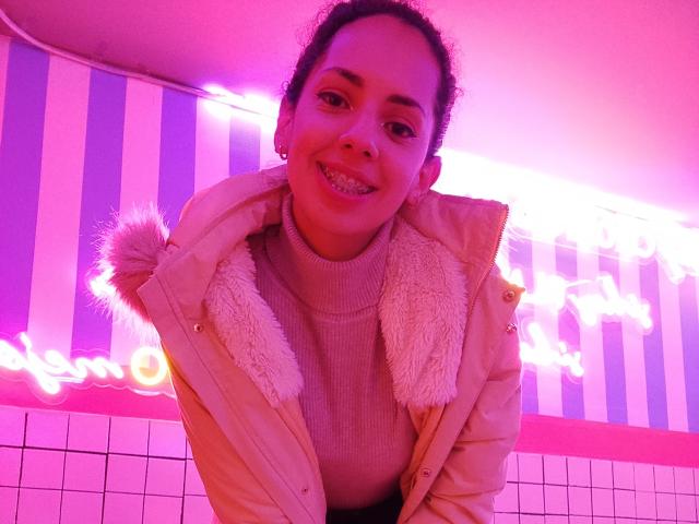 MoniqueCurlz - Live sex cam - 16041198