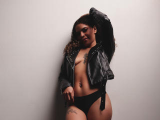 AnthonellaSmithh - Live porno og sexkamera - 16053650