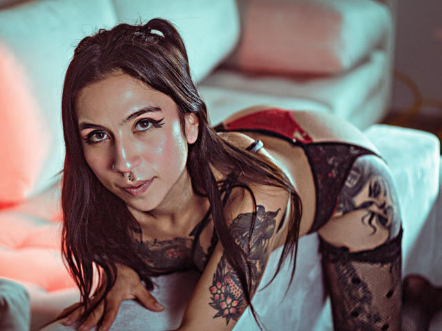 ElisaGlooz - сексуальная веб-камера в реальном времени - 16058190